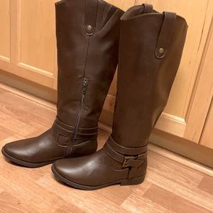 Mari A Mi-Rony brown size 6 1/2 boots.